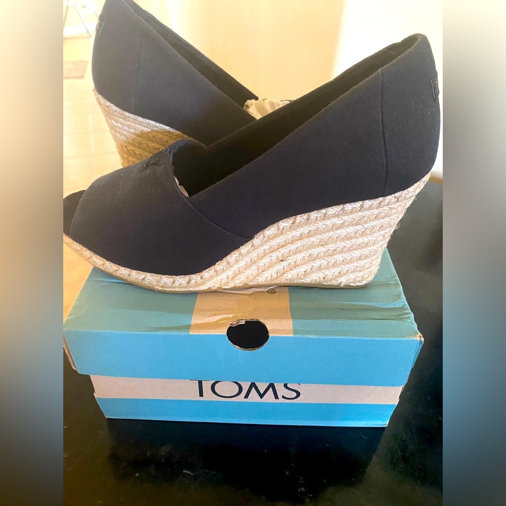 In perfect condition Toms Espadrille Wedges 8 1/2